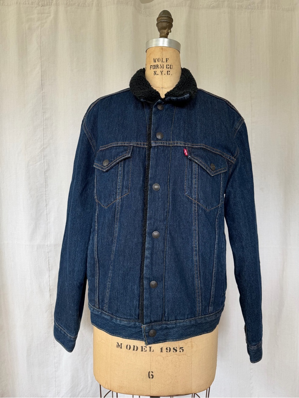 Levi’s Sherpa Lined Denim Trucker Jacket Dark Wash Black Fleece Men’s M